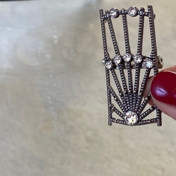 Vintage Pin Brooch with Eight Crystals. Nice to put on a scarf! - Picture 3 of 4